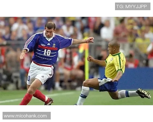 足球传奇齐达内的经典瞬间与辉煌成就的回顾与展望 足球传奇齐达内的经典瞬间与辉煌成就的回顾与展望