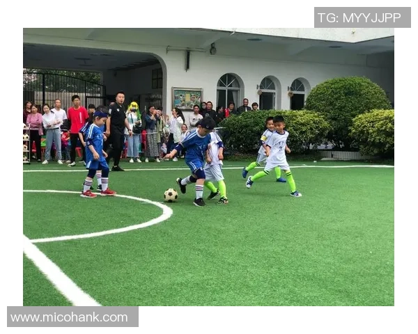 足球明星小球迷的梦想之旅与成长故事分享 足球明星小球迷的梦想之旅与成长故事分享
