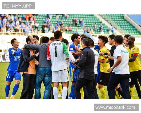 足球明星赛场意外脱裤子引发全场哗然球迷热议背后故事揭秘 足球明星赛场意外脱裤子引发全场哗然球迷热议背后故事揭秘