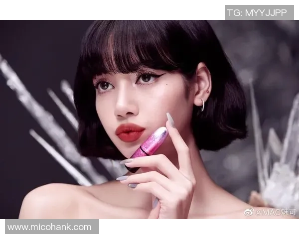 青春活力与梦想交织的Lisa足球明星壁纸尽显运动魅力与时尚风采